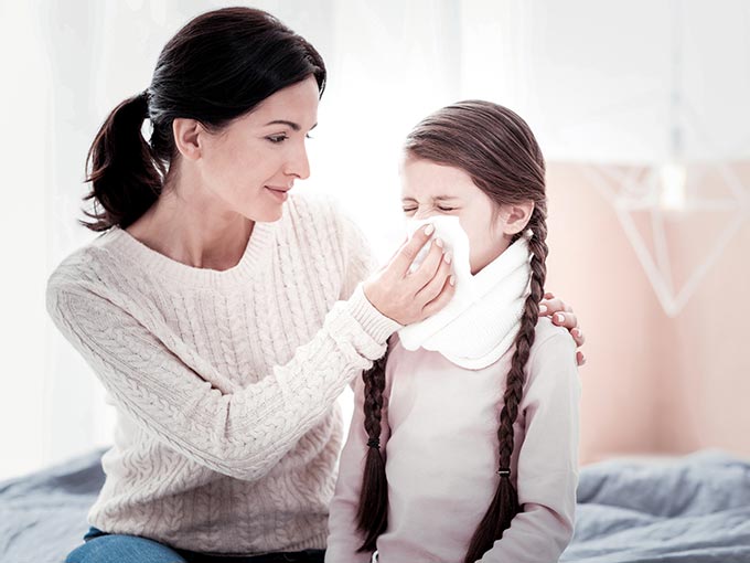 Allergie Mutter und Kind Taschentuch