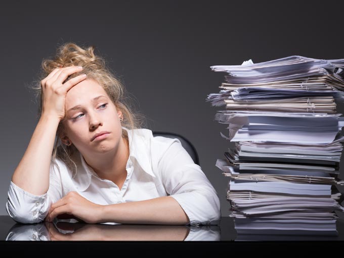 Burnout Überlastung Frau Arbeit Stress
