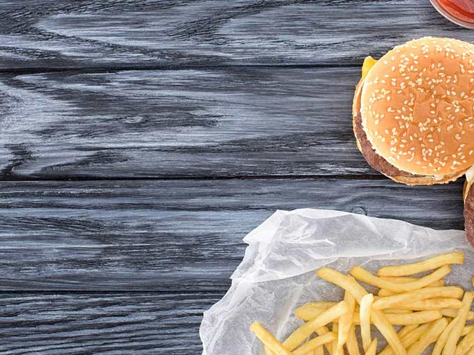 Cholesterin Blutfette Burger Pommes Fast Food