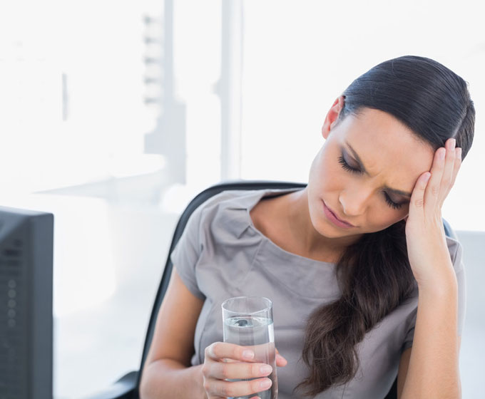 Diabetes Kopfschmerzen Durst Frau Überzuckerung