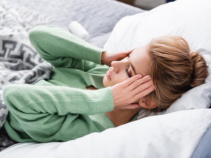 Kopfschmerzen Migräne Teva® Frau Bett
