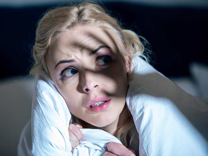 Schlafstörungen Angsterkrankung Frau Panik
